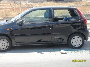 Un'auto danneggiata da A.P., in base alle testimonianze rese a Stato 