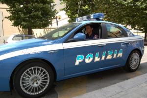 Auto polizia (archivio, fonte image: 0585news.com)