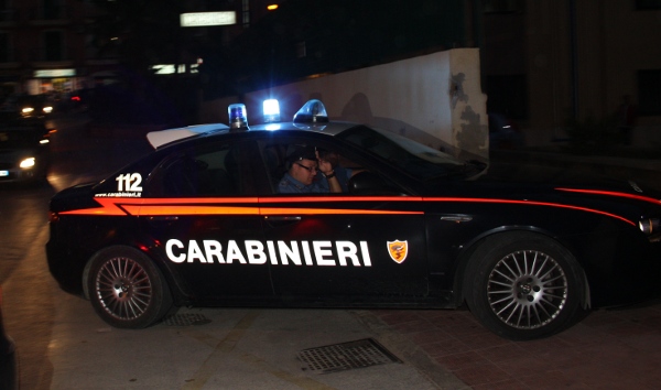 Carabinieri in azione (immagine d'archivio, ph: http://2.bp.blogspot.com)