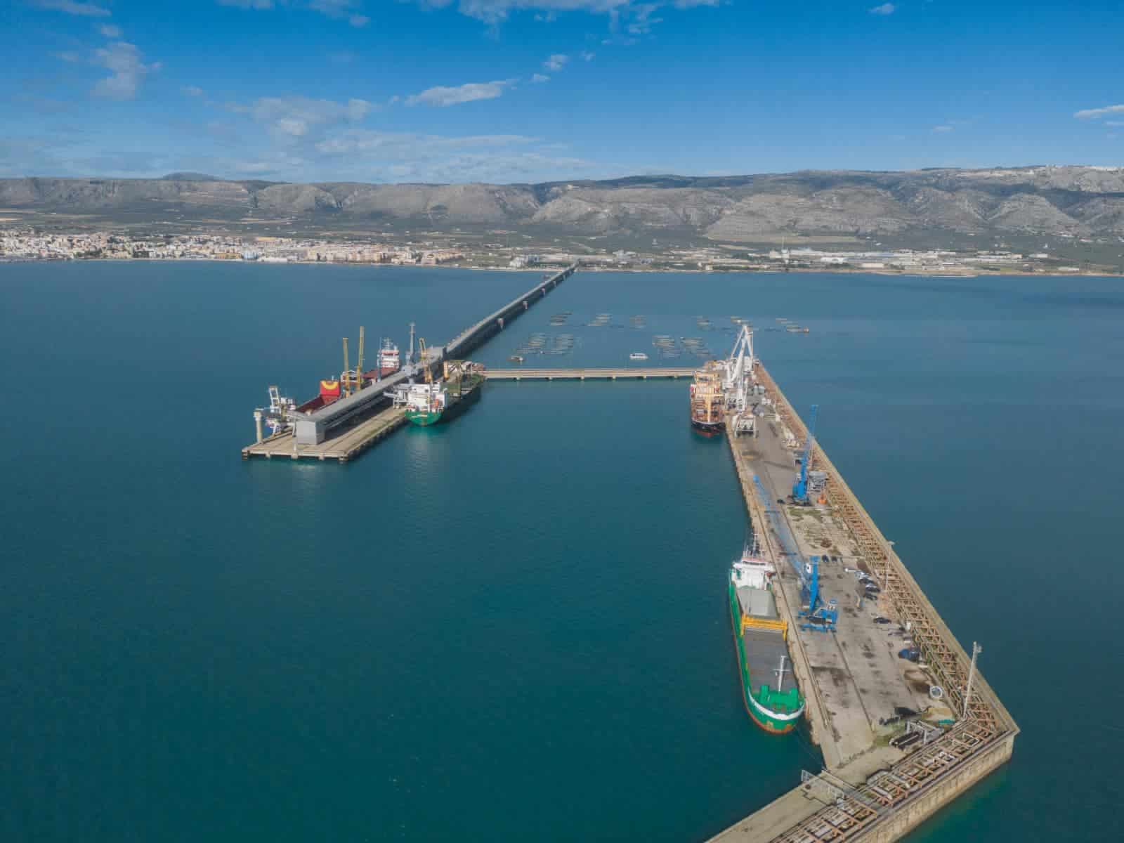 Porto industriale di Manfredonia, 5 navi impegnate in operazioni commerciali