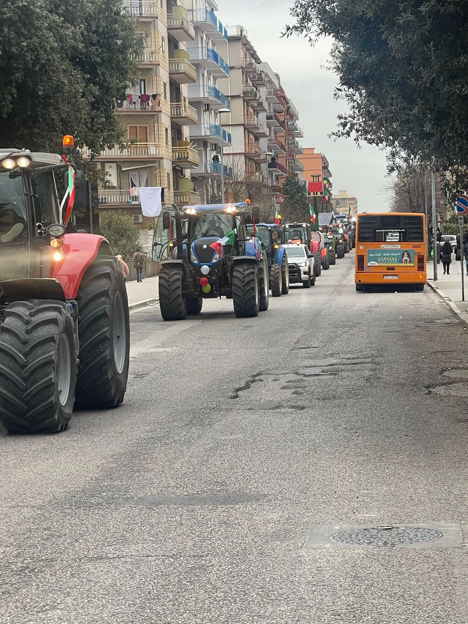 Agricoltori in protesta a Manfredonia: "E' una sfida che coinvolge tutti"  (foto video) | Stato Quotidiano