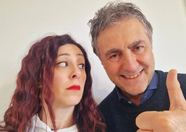 “Spos(s)ati” in scena a Torremaggiore: ironia e verità sulla coppia contemporanea