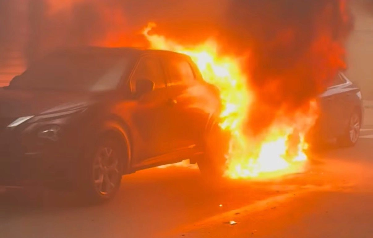 Incendio a San Severo: tre auto danneggiate in via Calabria, indagini sulle cause