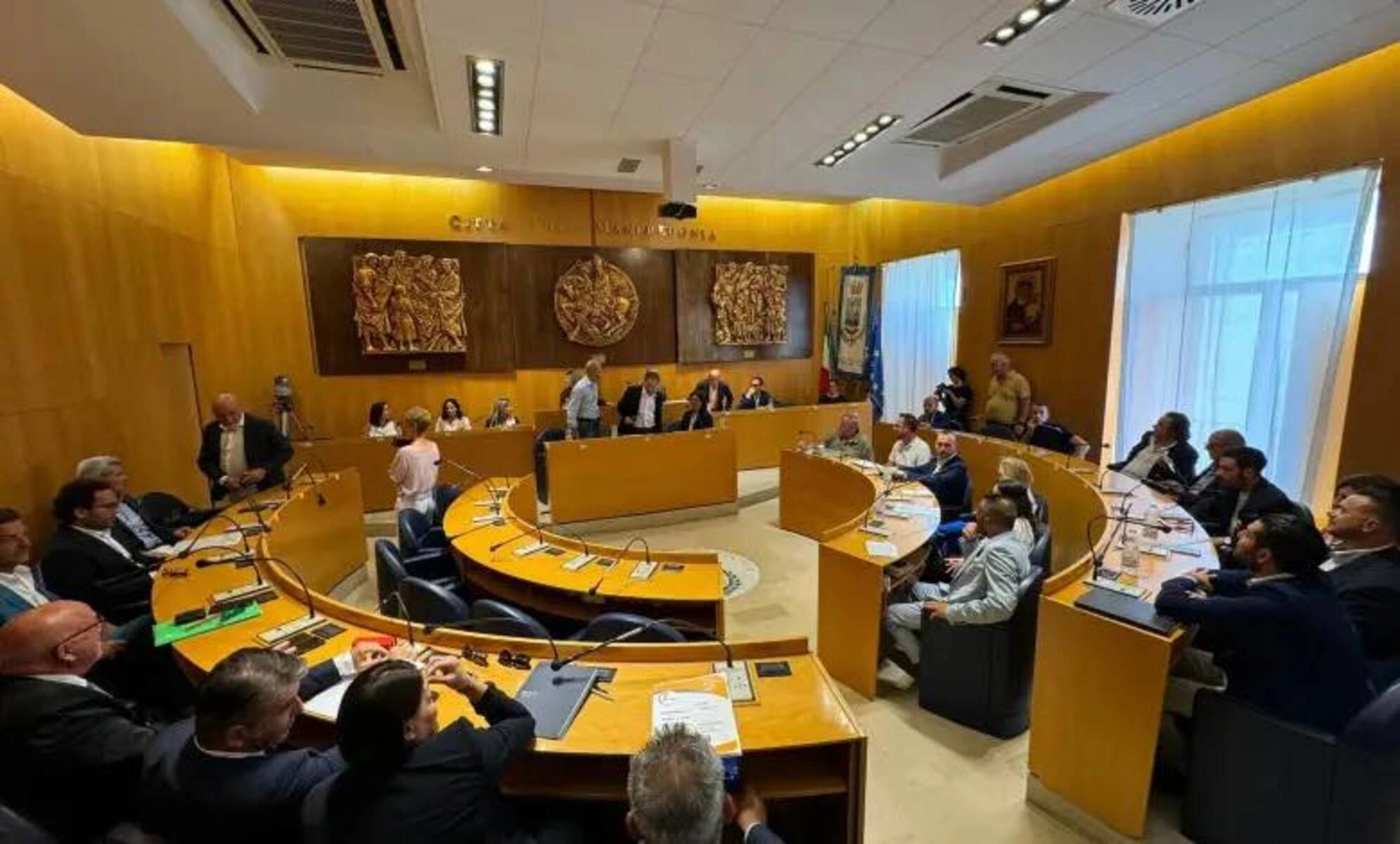 Manfredonia, convocato il Consiglio comunale: sul tavolo bilancio, referendum e aliquote Irpef
