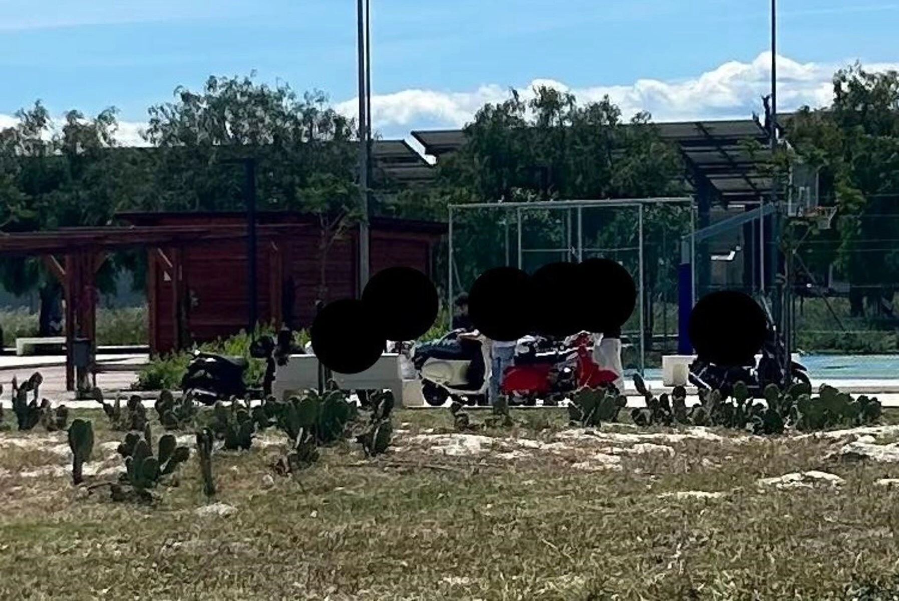Giardini Scaloria, scooter e moto nell’area pedonale: “Mancanza di senso civico”