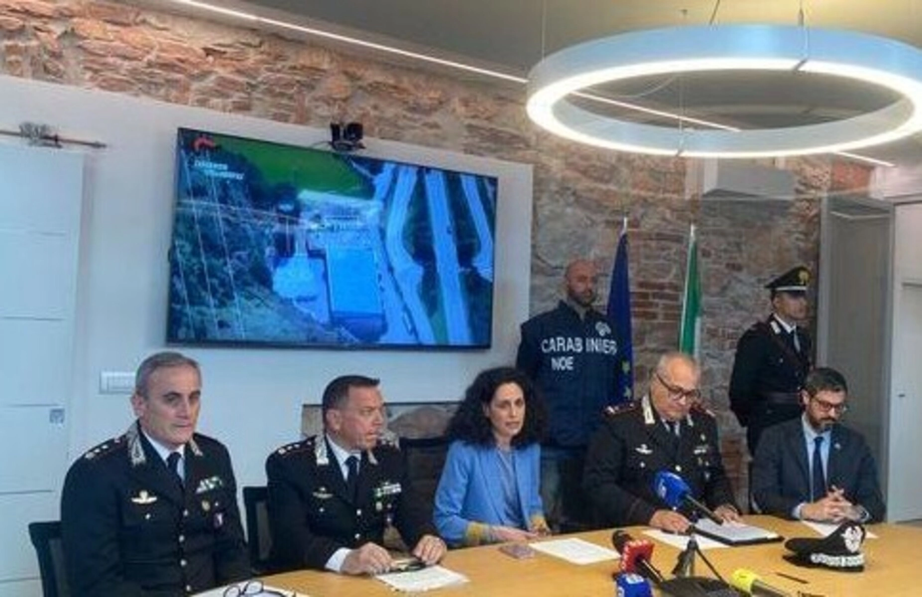 Maxi inchiesta sul traffico illecito di rifiuti: 19 indagati e 12 arresti