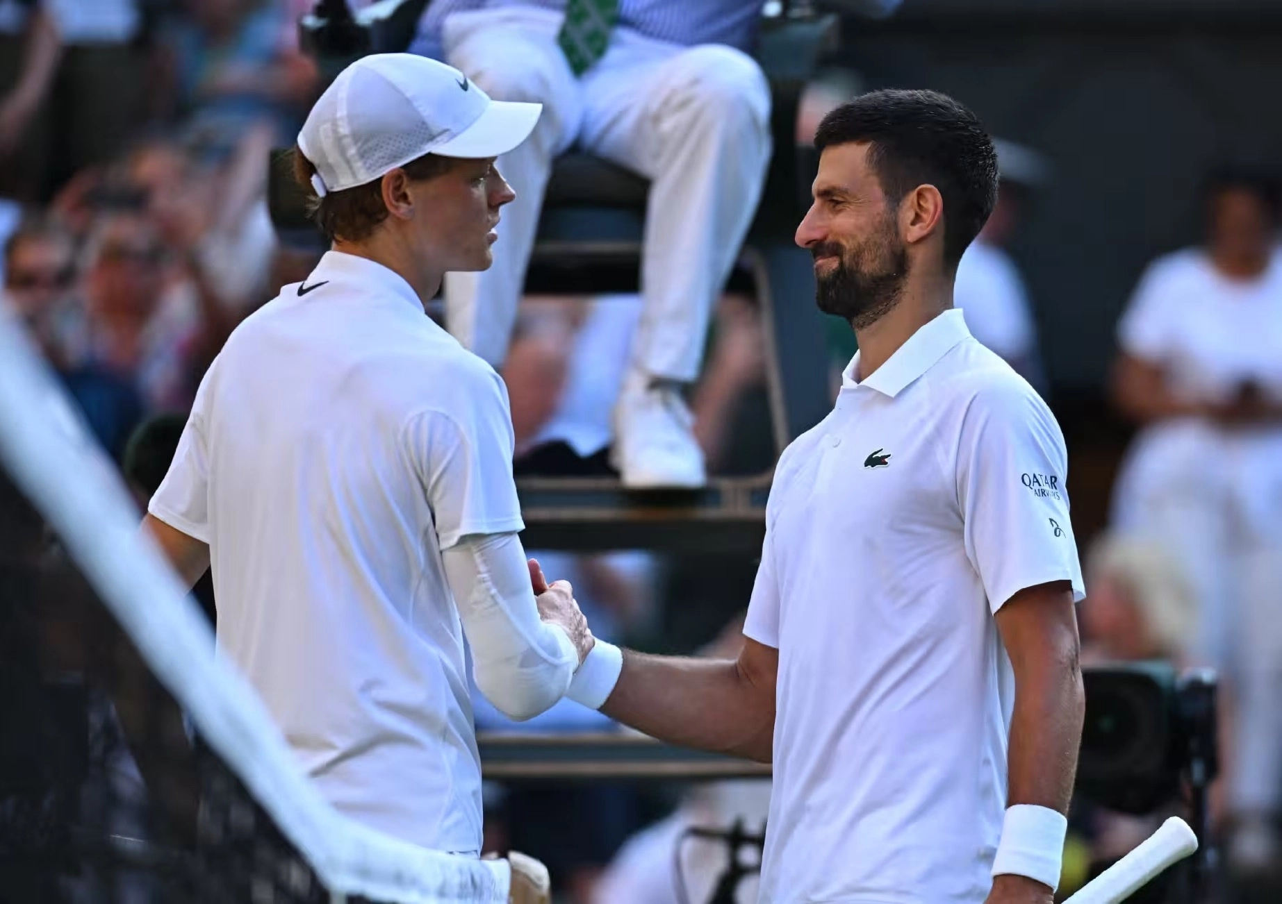 Sinner sulle orme di Djokovic: a 25 anni il “sorpasso” è possibile